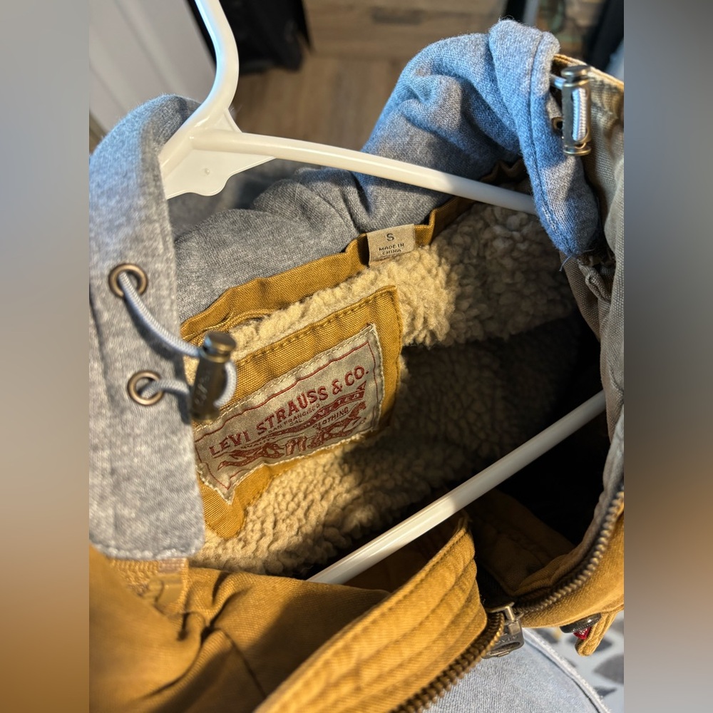 Levi’s Jacket - Picture 2 of 3